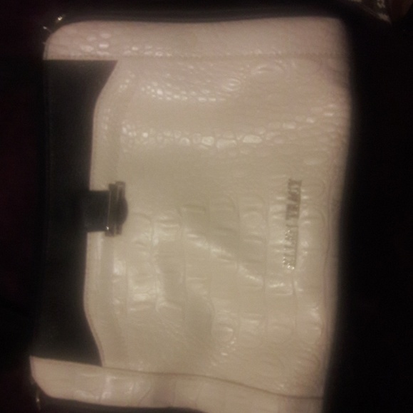 Purse - Picture 2 of 6